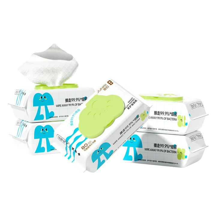 Lingettes humides jetables dans les toilettes pour adultes